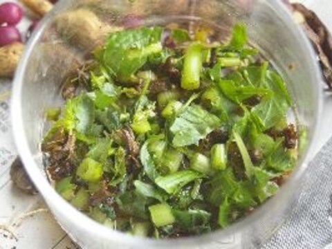 シソの実とからし菜のピリカラ小鉢